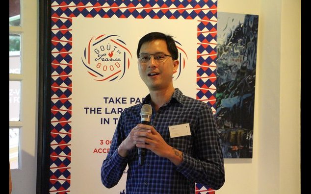 Bjorn Low, co-founder of Edible Garden City speaking at Good france media event